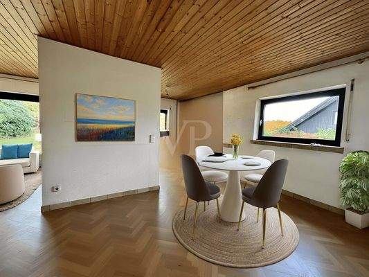 Eßzimmer mit KI Parkett