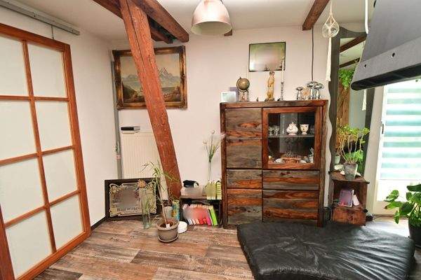 besonders stilvolles Wohnen mit Sichtgebälk (Wohnung: OG im Nebengebäude)