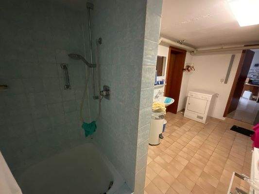 Dusche Gartengeschoß