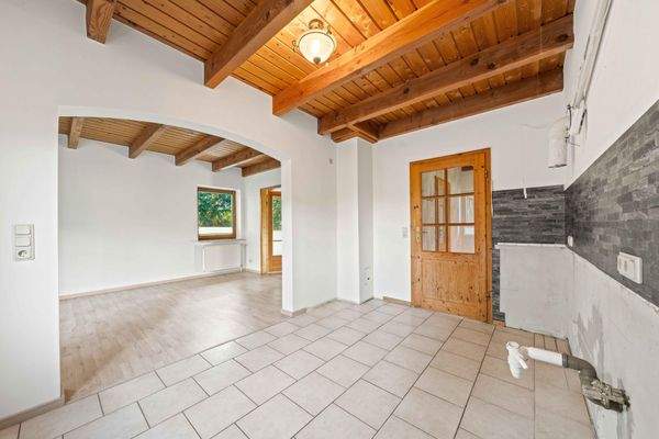 Küche mit angrenzendem Esszimmer