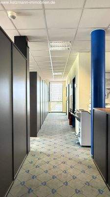 OG links - Flur zu den WC`s u. zur Teeküche