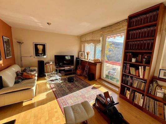 Wohnbereich mit Zugang zum Südbalkon