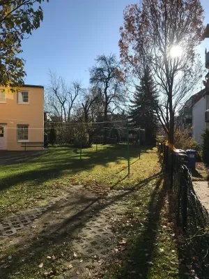Garten mit Wäscheplatz.webp