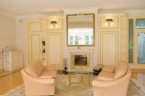 Wohnzimmer mit Kamin