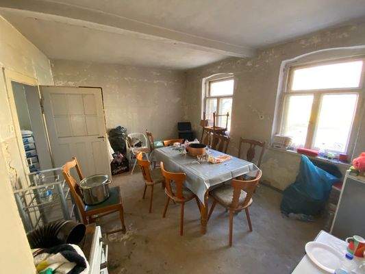 Noch unsanierter Bereich im Erdgeschoss und Nebengebäude (2).jpg