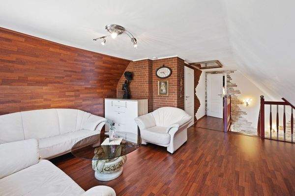 Offener Wohnbereich im Dachgeschoss