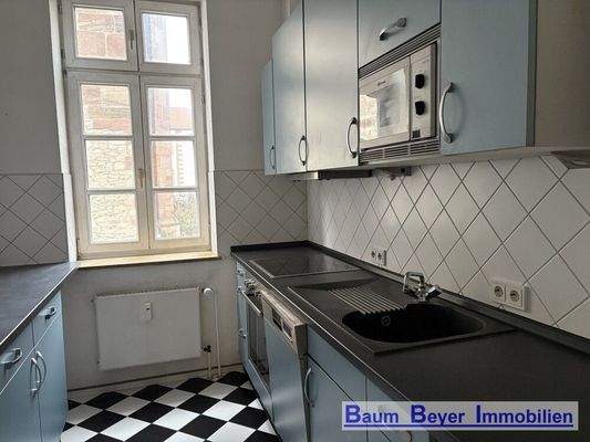 Küche mit Einbauküche