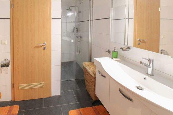 Bad-Einliegerwohnung-UG