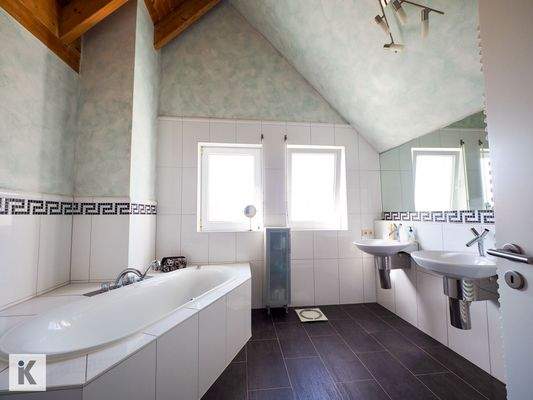 Bad Eltern mit Dusche OG