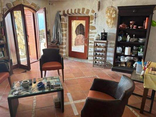 Ostkreta, Pappagiannades: Traditionelles Steinhaus mit großem Garten voller Olivenbäume zu verkaufen