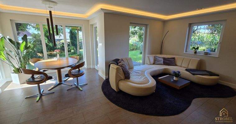 Wohnzimmer und Wintergarten.jpg