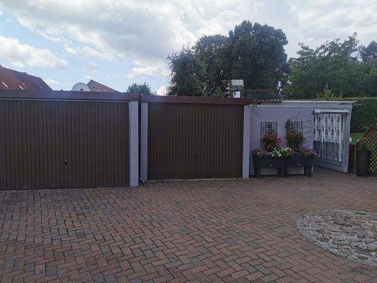 2 Garagen + Freisitz