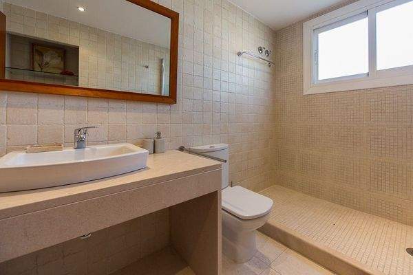 Badezimmer mit Dusche