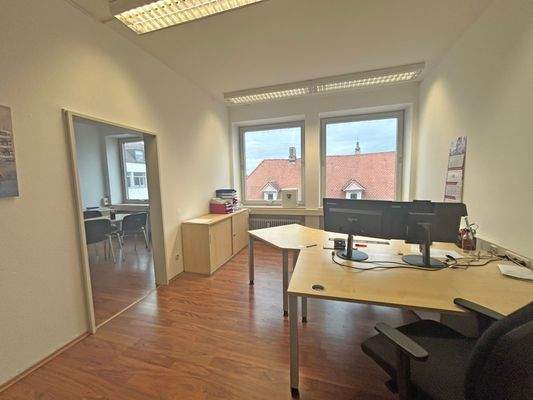 Büro_exemplarisch_1