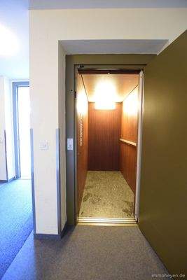 Aufzug, auch ins Untergeschoss