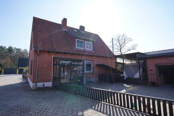 Rückseite mit Garage.JPG