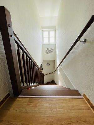 Treppe in die untere Ebene