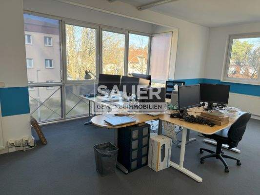 Innenansicht Büroraum mit Erker