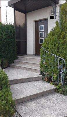 Blick zum Hauseingang.jpg