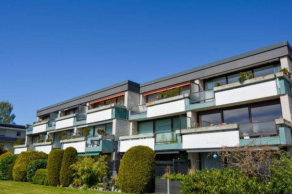 Blick auf das Haus / den Balkon