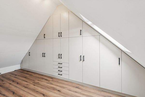 Ankleide mit hochwertigem Einbauschrank