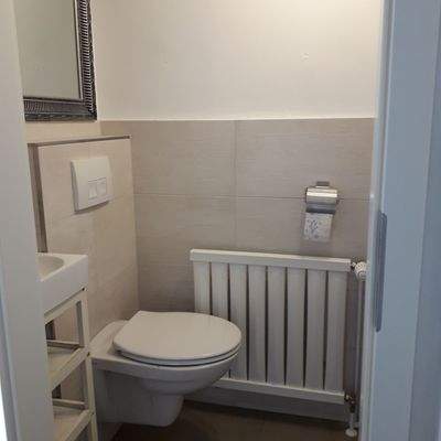 Gleich v. Eingang : Das moderne Gäste-WC