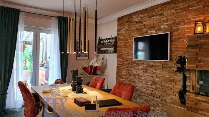 Esszimmer mit Ausgang zum Wintergarten