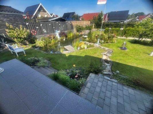 Garten mit Schwimmteich