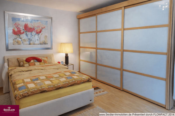 Schlafzimmer mit Platz für Arbeitsbereich