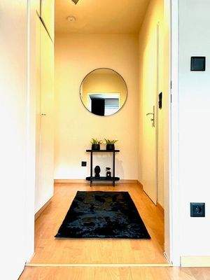 Flur vom Schlafzimmer ins Bad rechts, Wandschrank 