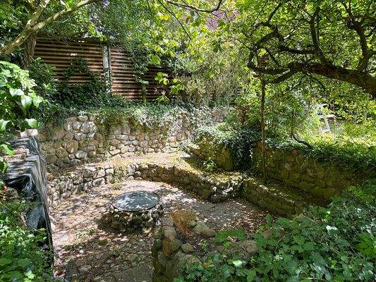 Grotte mit Grillplatz1