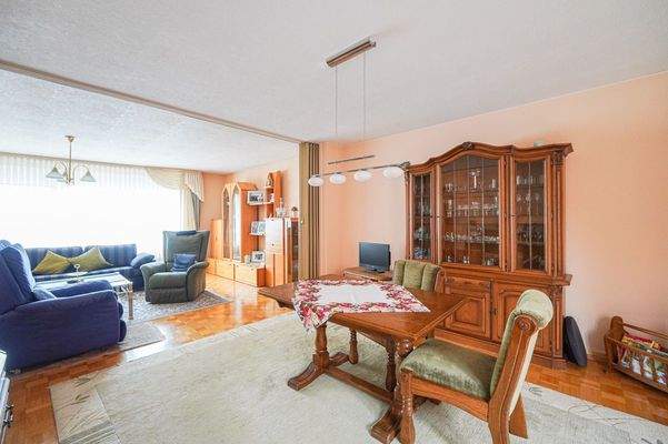 OG - Wohn- und Esszimmer