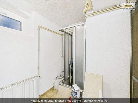 15_Nutzraum_im_Untergeschoss_mit_Dusche_pra