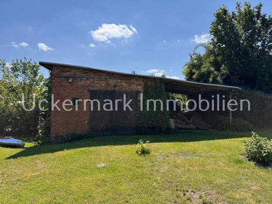 Scheune mit Unterstand