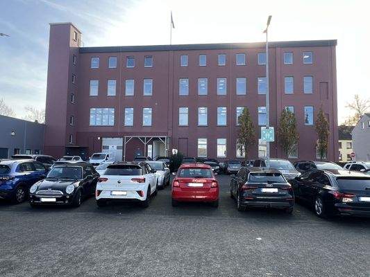 Rückansicht / Parkplatz