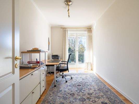 Weiteres helles Zimmer als Arbeits- oder Gästezimmer