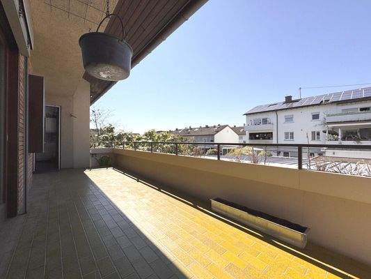großer Balkon