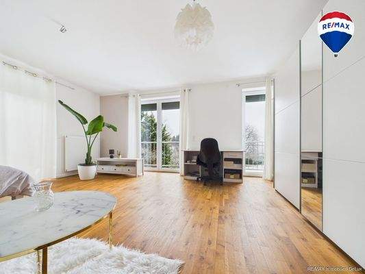 REMAX Immobilien DeLux Einfamilienhau Schlafzimmer Neunkirchen Mark Borowicz