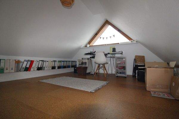 ausgebauter Dachboden 1 -  z. B. Büro-Hobby