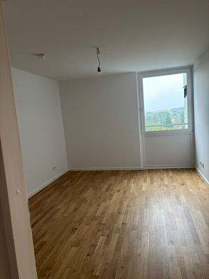 Leeres Zimmer mit Holzboden