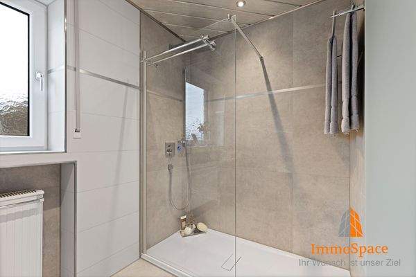 XL-Dusche im Badezimmer