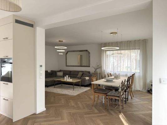 Offener Wohn- und Essbereich