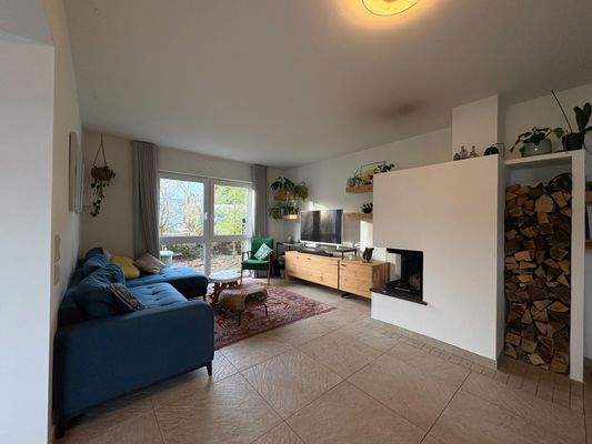 Wohnzimmer mit Kamin