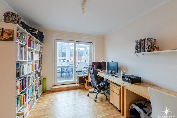 Arbeitszimmer mit Blick in Richtung Loggia