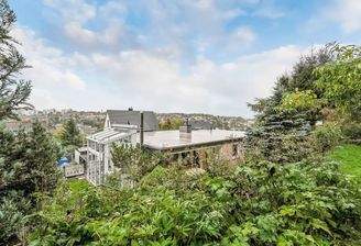 Blick vom Garten übers Haus