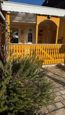 Überdachter Eingangsbereich