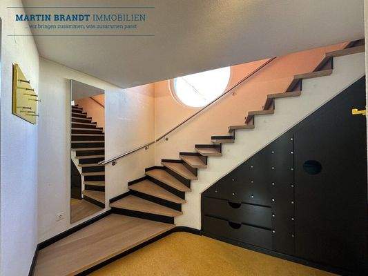 Treppe ins Obergeschoss