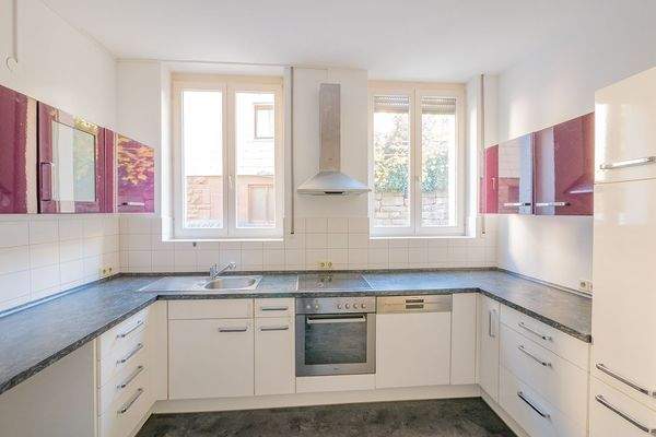 Küche mit Einbauküche