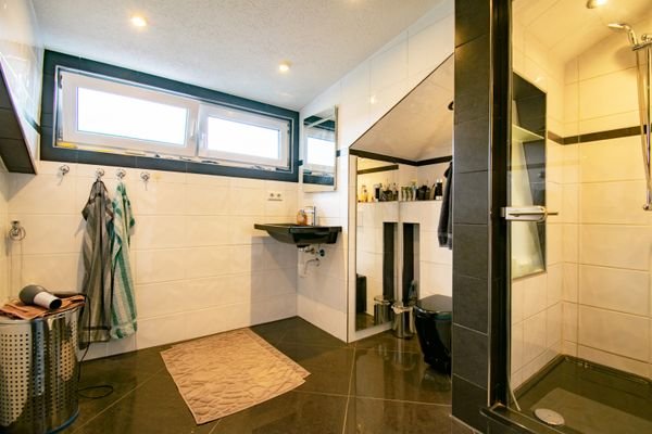 Badezimmer E2