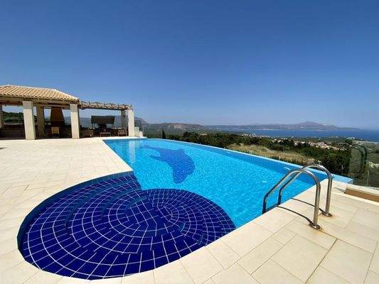 Luxusvilla zum Verkauf in Tsivaras mit Meerblick